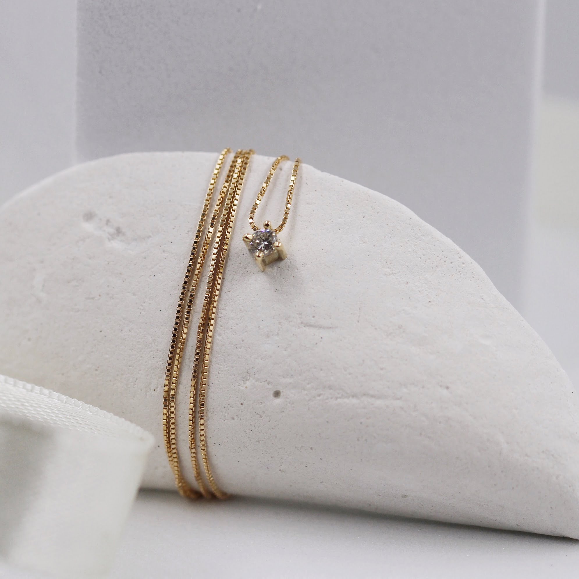 Punto de Luz de Diamante de 10 puntos con Cadena de Oro Amarillo de 18K