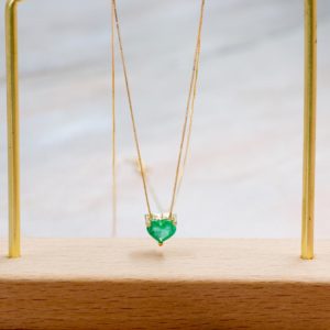 Joya de Corazón de Esmeralda en Cadena de Oro 18K
