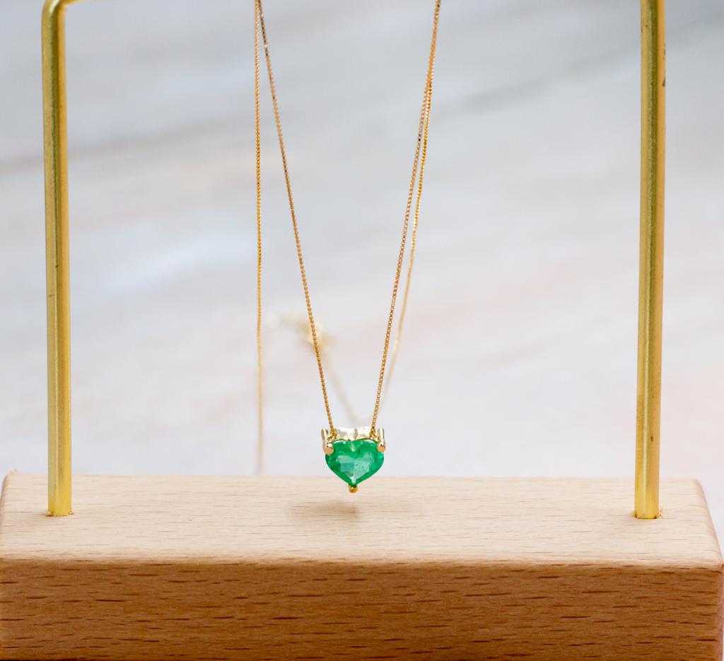 Joya de Corazón de Esmeralda en Cadena de Oro 18K
