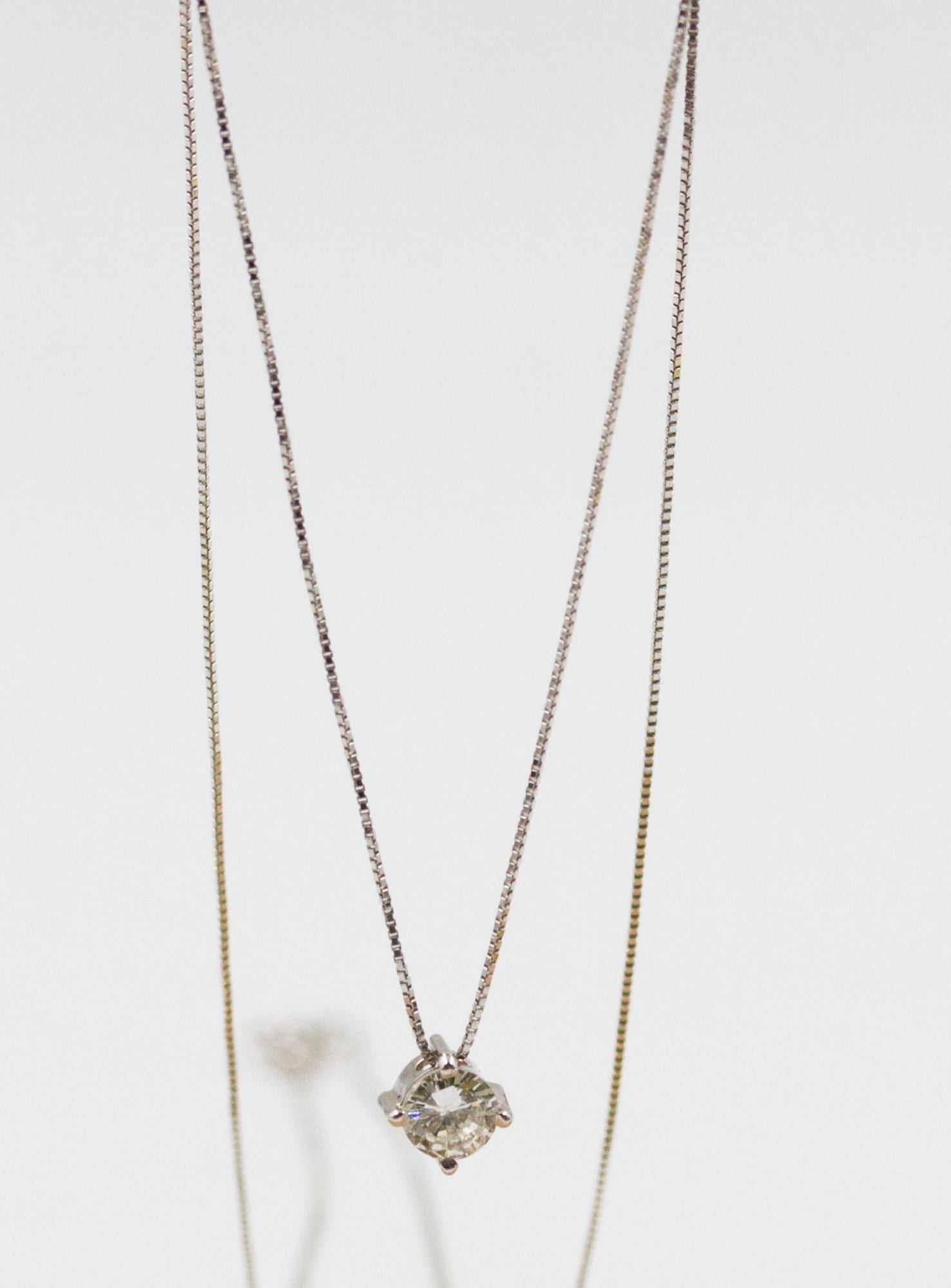 Punto de Luz de Diamante de 10 puntos con Cadena de Oro Blanco de 18K